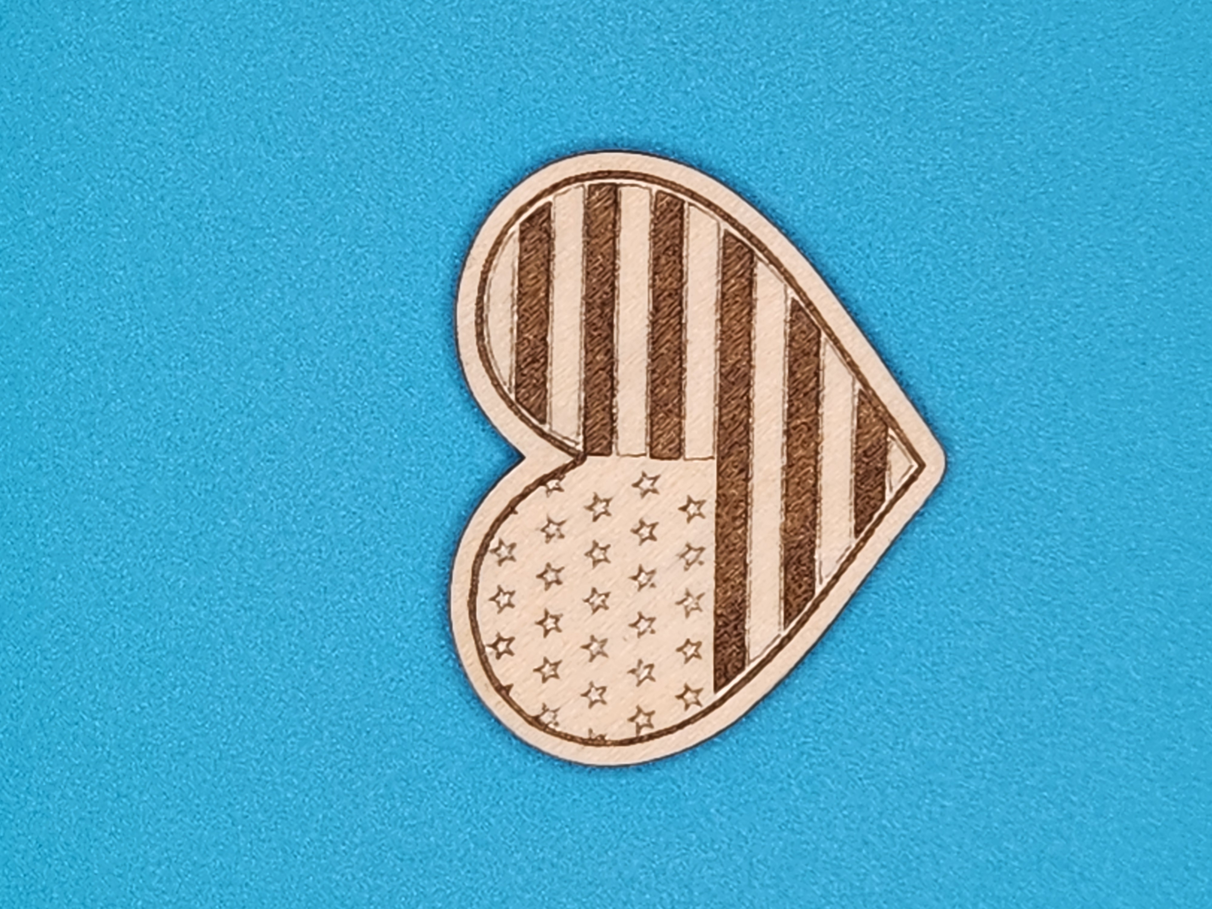 Patriotic Heart - Magnetic Needle Minder, zoomed in. Select this picture to zoom back out.