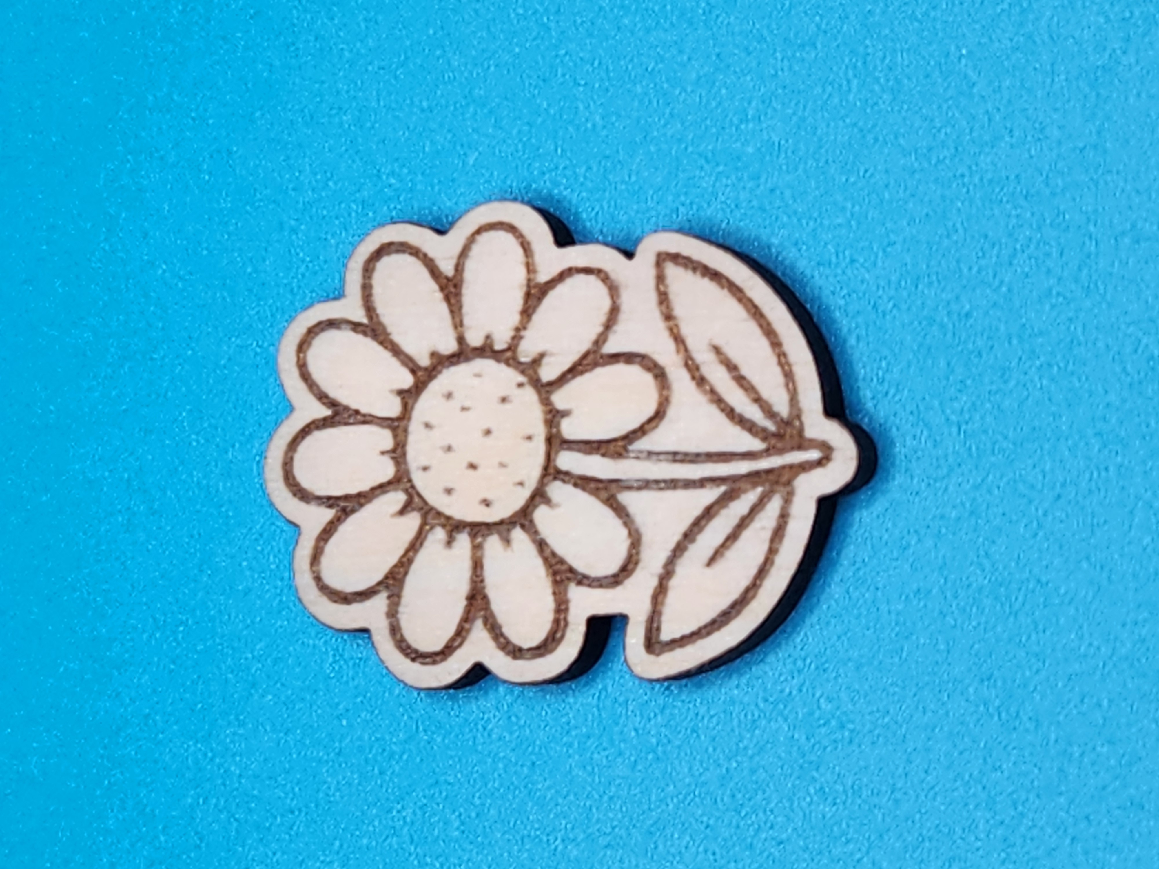 Daisy - Magnetic Needle Minder, zoomed in. Select this picture to zoom back out.