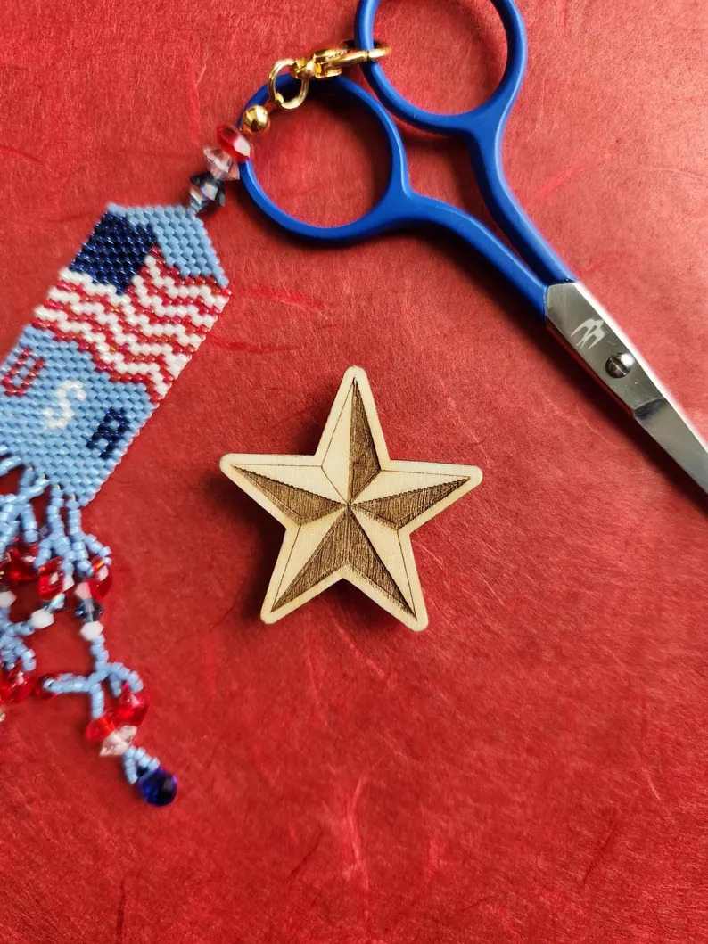 Star - Magnetic Needle Minder, zoomed in. Select this picture to zoom back out.