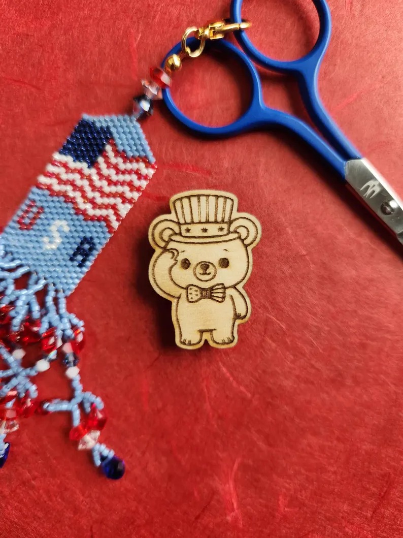 Patriotic Bear - Magnetic Needle Minder, zoomed in. Select this picture to zoom back out.