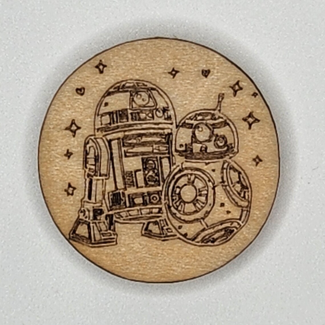 BB8 & R2 - Star Wars Magnetic Needle Minder, zoomed in. Select this picture to zoom back out.