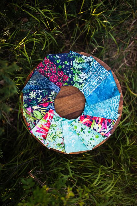 Comfort And Joy Midnight - All The Trimmings - Quilt Fabric