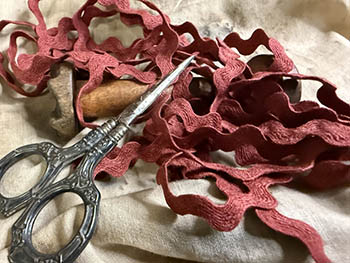 Sweeney Red 1/2 Rick Rack (3yds) 