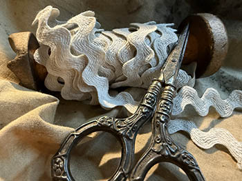 Colonial Blue 1/2 Rick Rack (3 yds) , zoomed in. Select this picture to zoom back out.