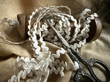 Colonial Blue 1/4 Rick Rack (3 yds) , zoomed in. Select this picture to zoom back out.