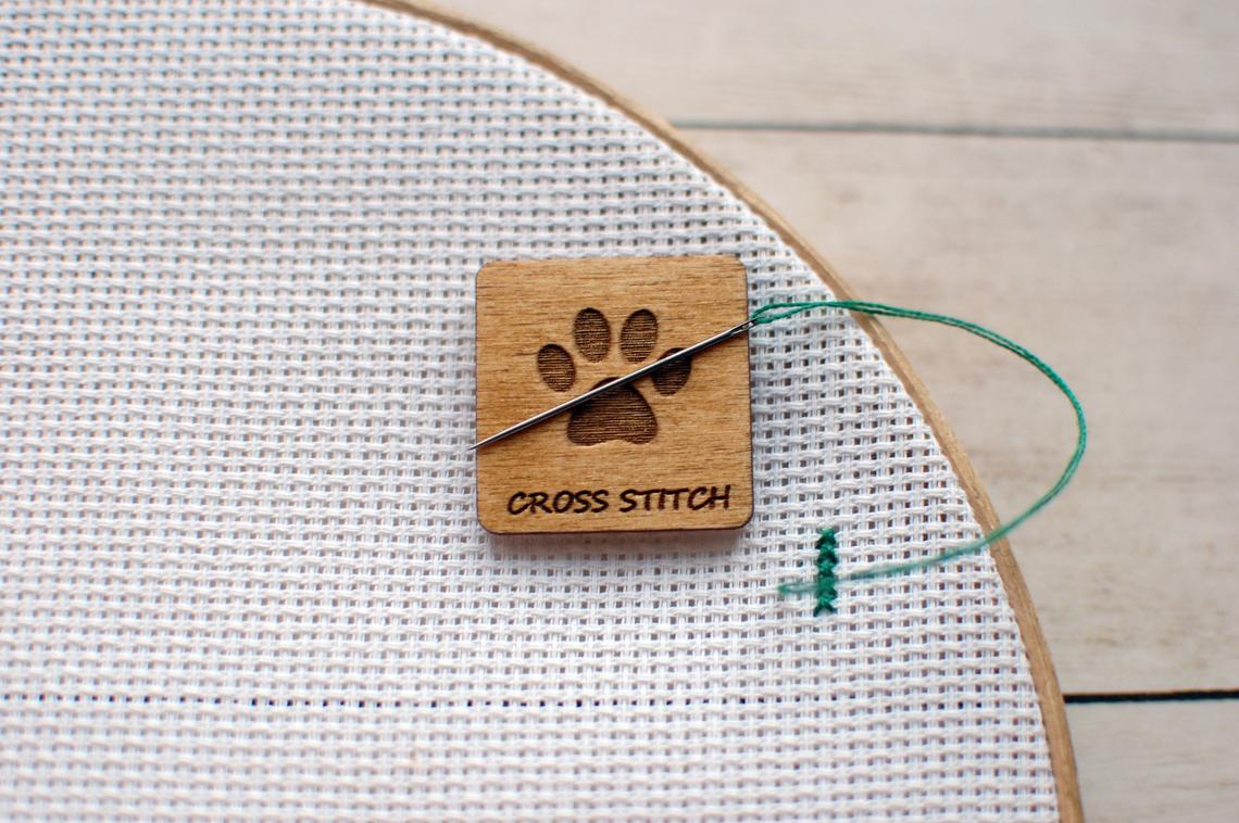 Paw - Needle Minder