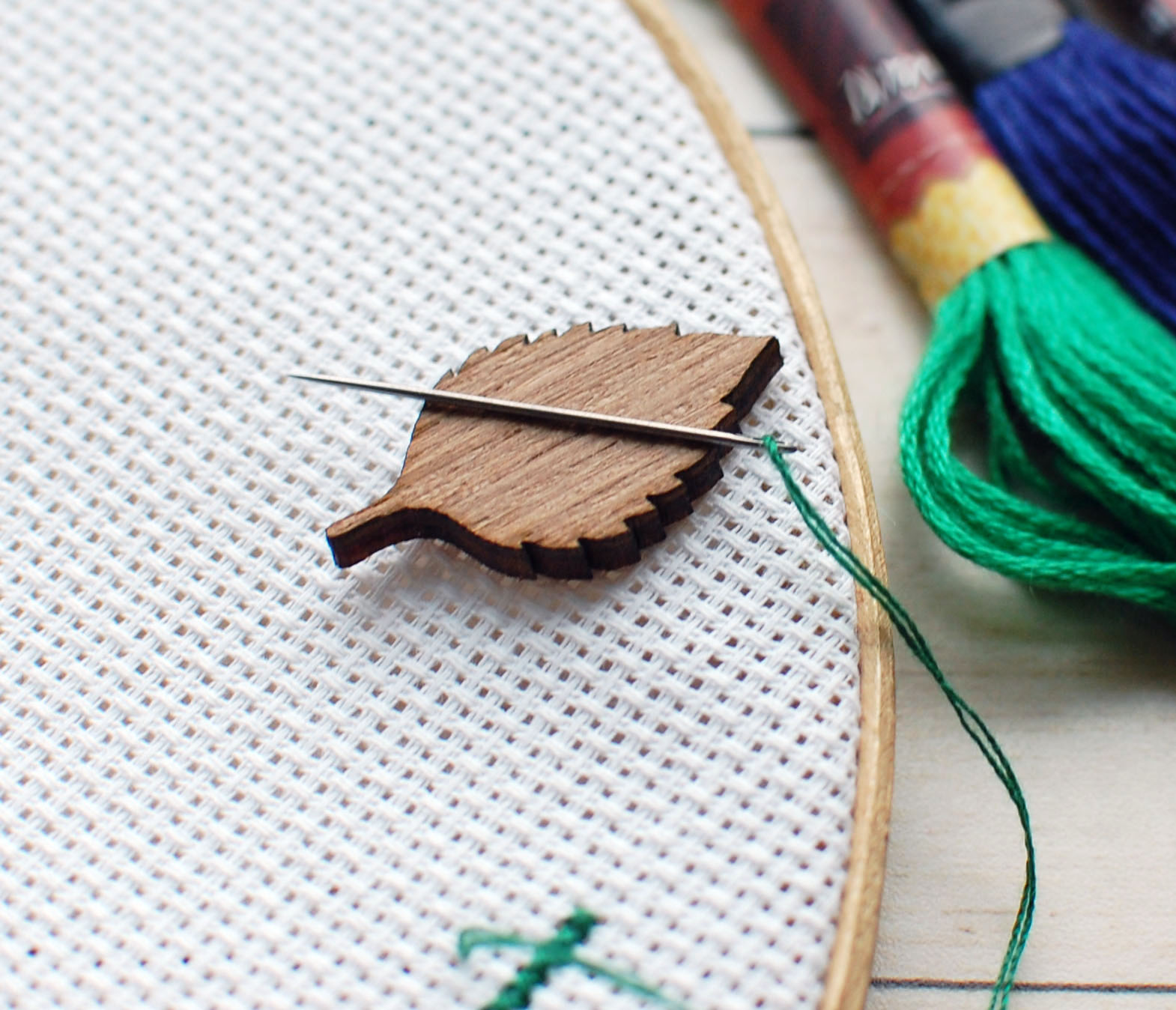 Leaf - Needle Minder