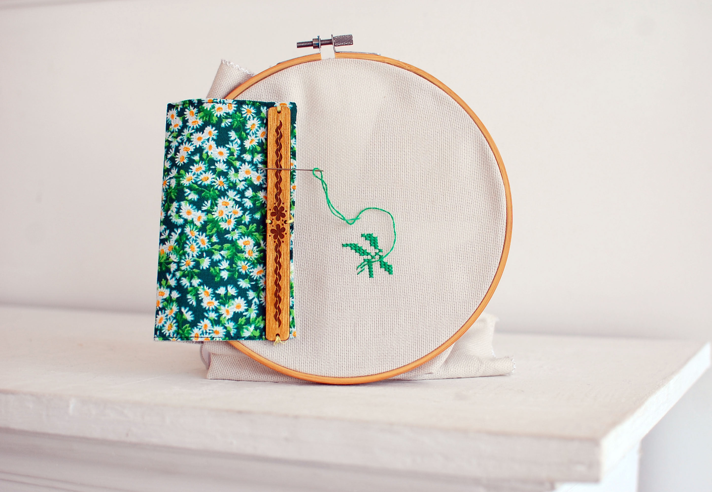 Daisies - Magnetic Grime Guard & Needle Minder