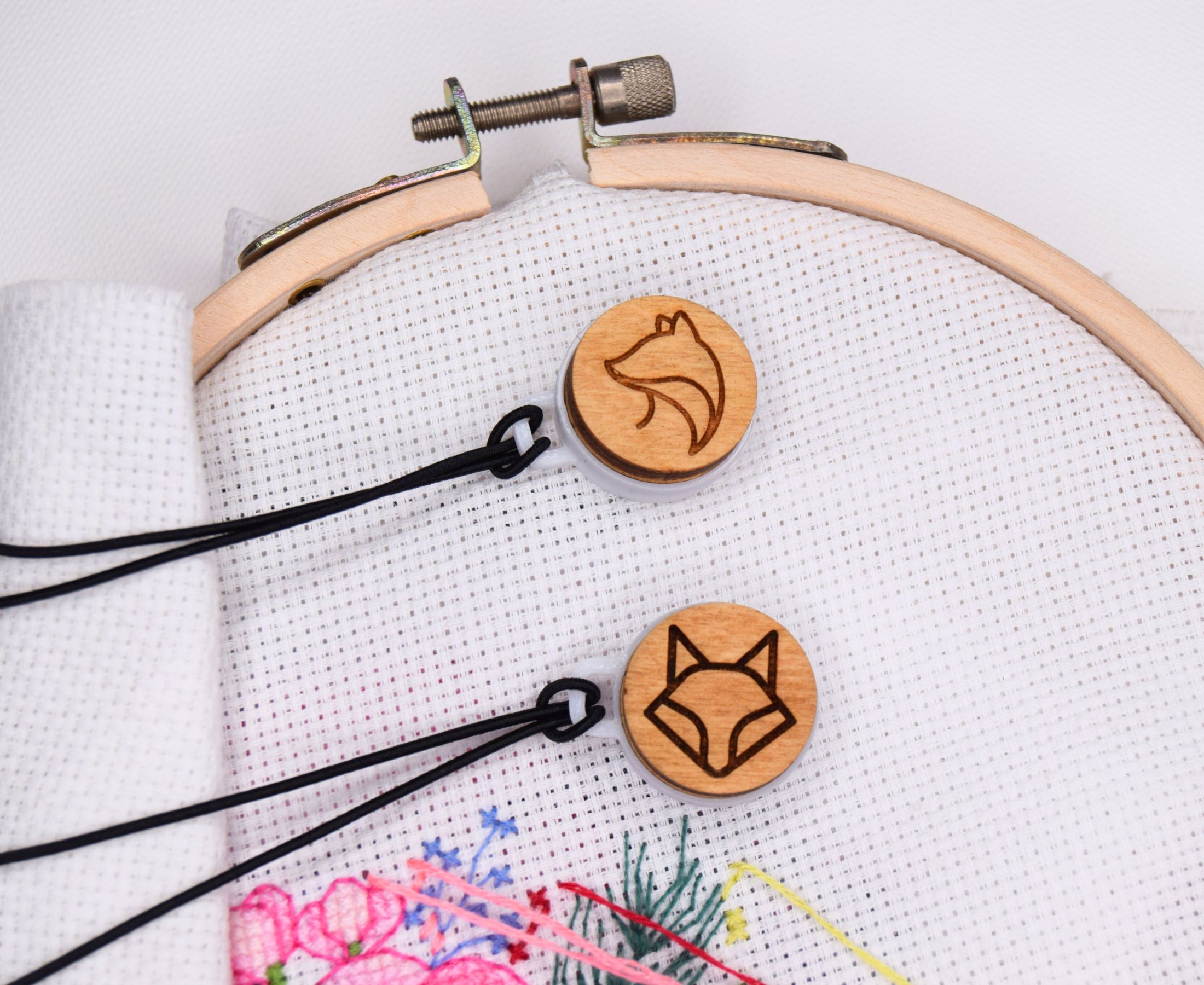 Wooden Foxes - Magnetic Fabric Keepers (2pcs)