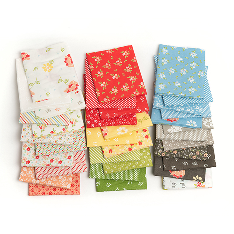 Emma Daisies Porcelain - Quilt Fabric