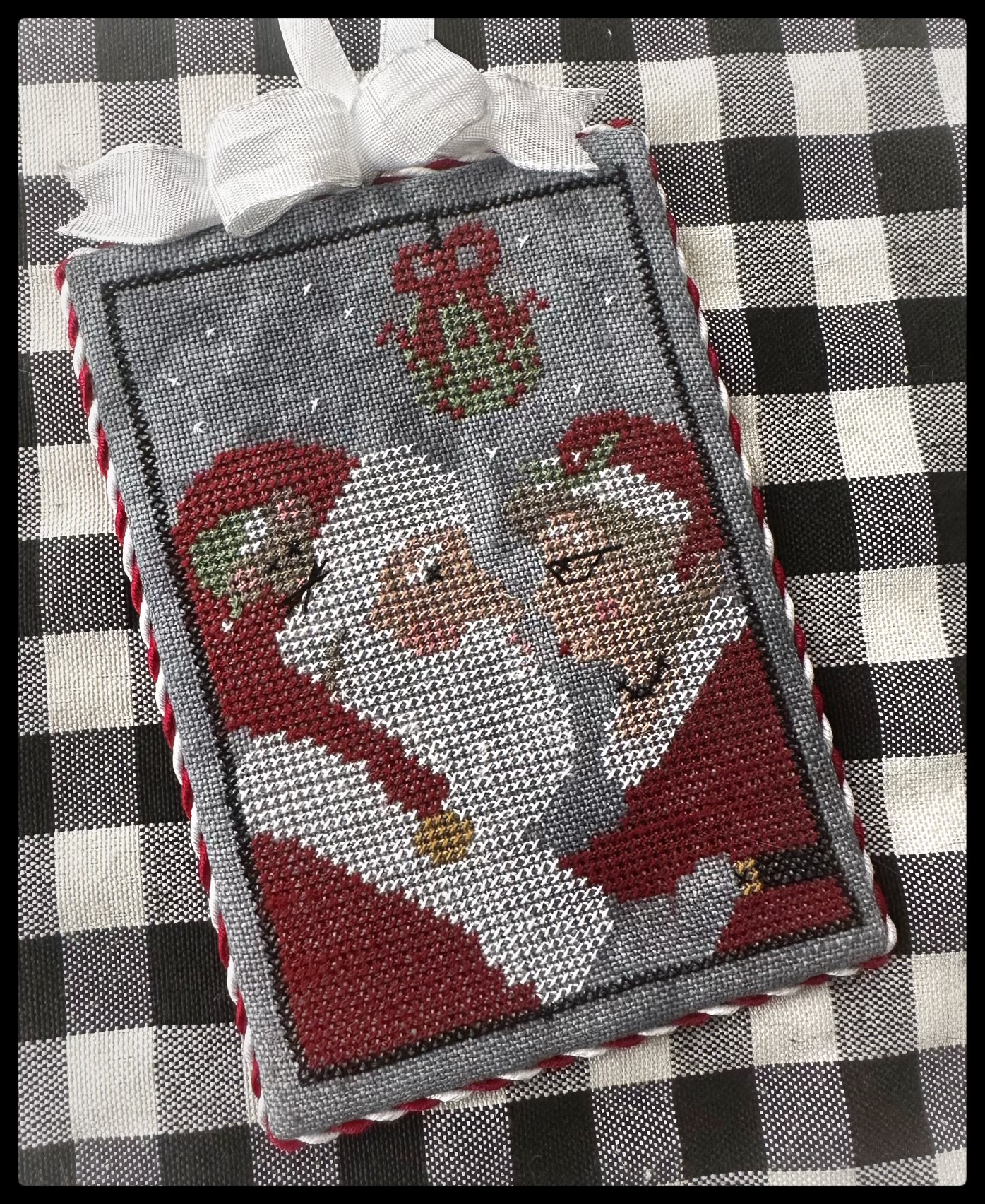 Under the Mistletoe - Christmas Cross Stitch Pattern 