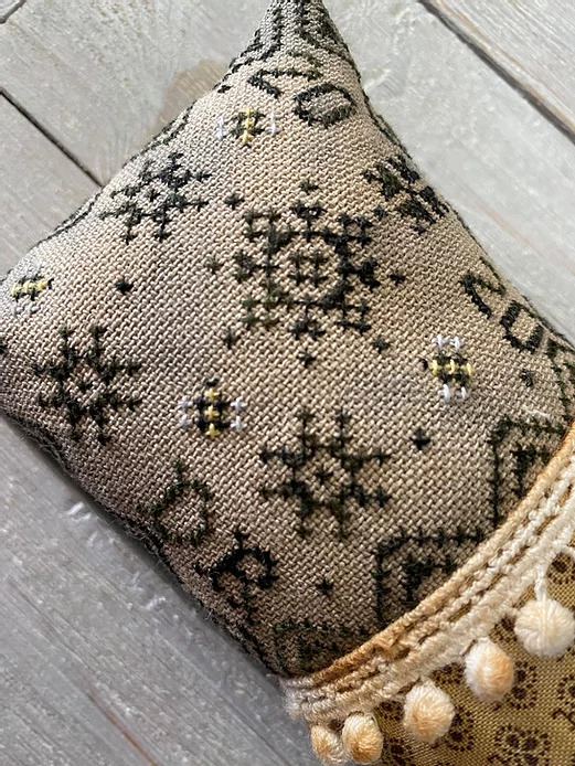 Bee Quaker - Cross Stitch Pattern