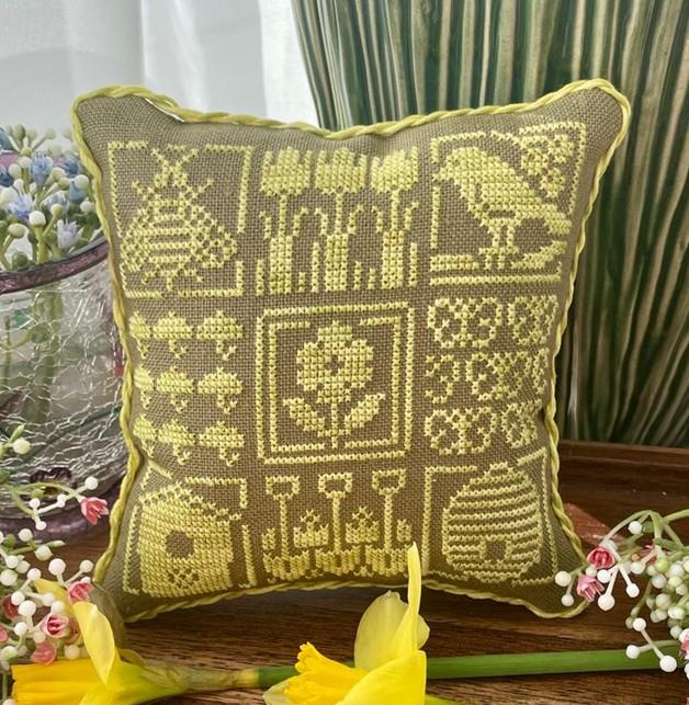 Spring Pillow - Cross Stitch Pattern