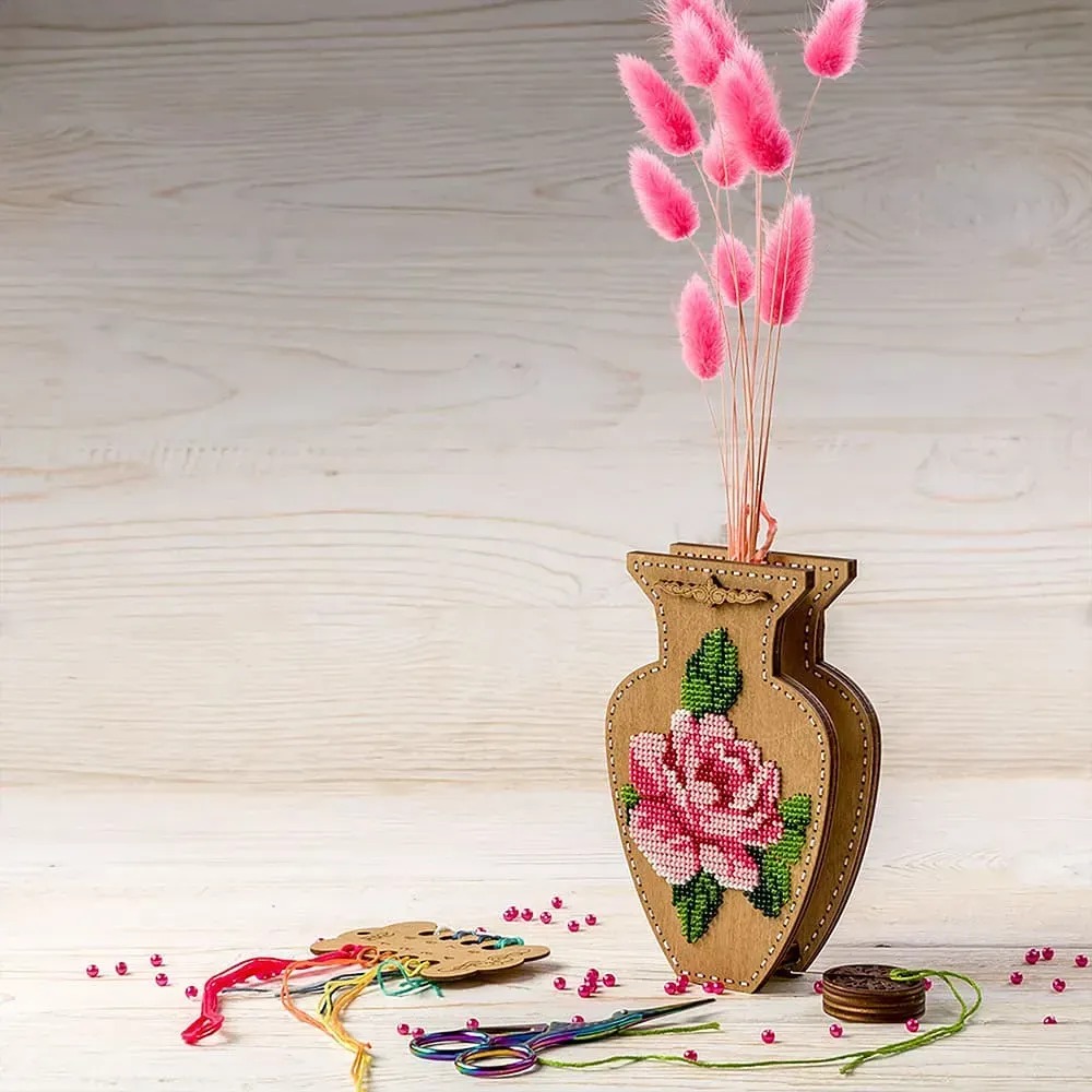 Rose - Double-Sided Vase Wooden Bead Kit, zoomed in. Select this picture to zoom back out.