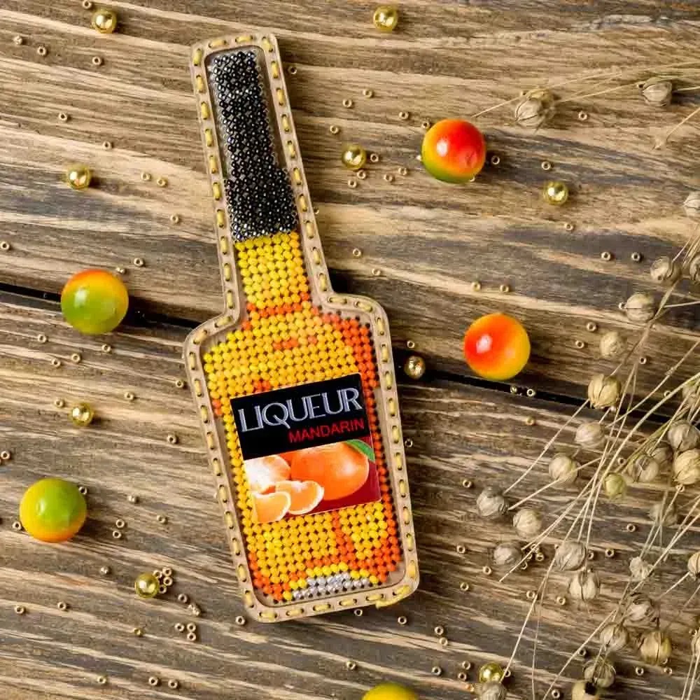 Liqueur Bottle - Christmas Ornament Wooden Bead Kit, zoomed in. Select this picture to zoom back out.