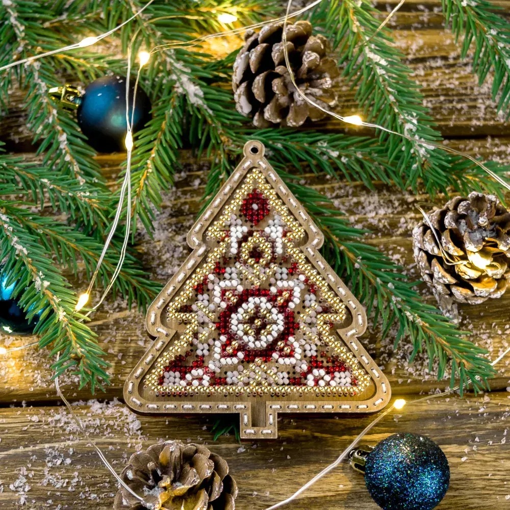 Folk Christmas Tree - Ornament Wooden Bead Kit, zoomed in. Select this picture to zoom back out.