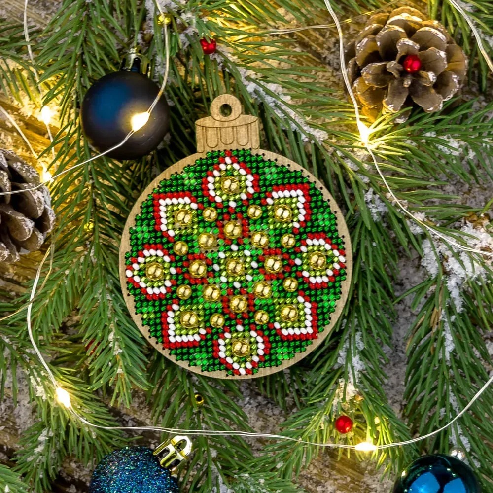Emerald Tale Ball - Christmas Ornament Wooden Bead Kit, zoomed in. Select this picture to zoom back out.