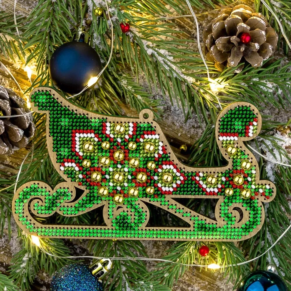 Emerald Tale Sleigh - Christmas Ornament Wooden Bead Kit, zoomed in. Select this picture to zoom back out.