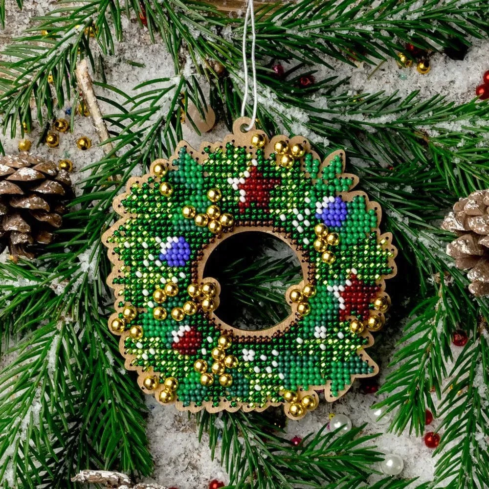Wreath With Ornaments - Christmas Ornament Wooden Bead Kit, zoomed in. Select this picture to zoom back out.