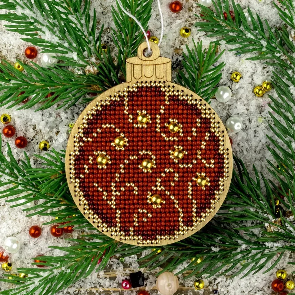 Ball Golden Motif - Christmas Ornament Wooden Bead Kit, zoomed in. Select this picture to zoom back out.