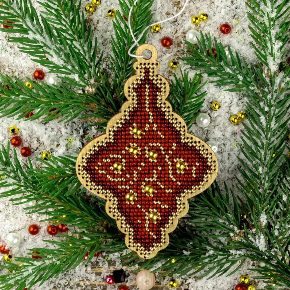 Icicle Golden Motif - Christmas Ornament Wooden Bead Kit, zoomed in. Select this picture to zoom back out.