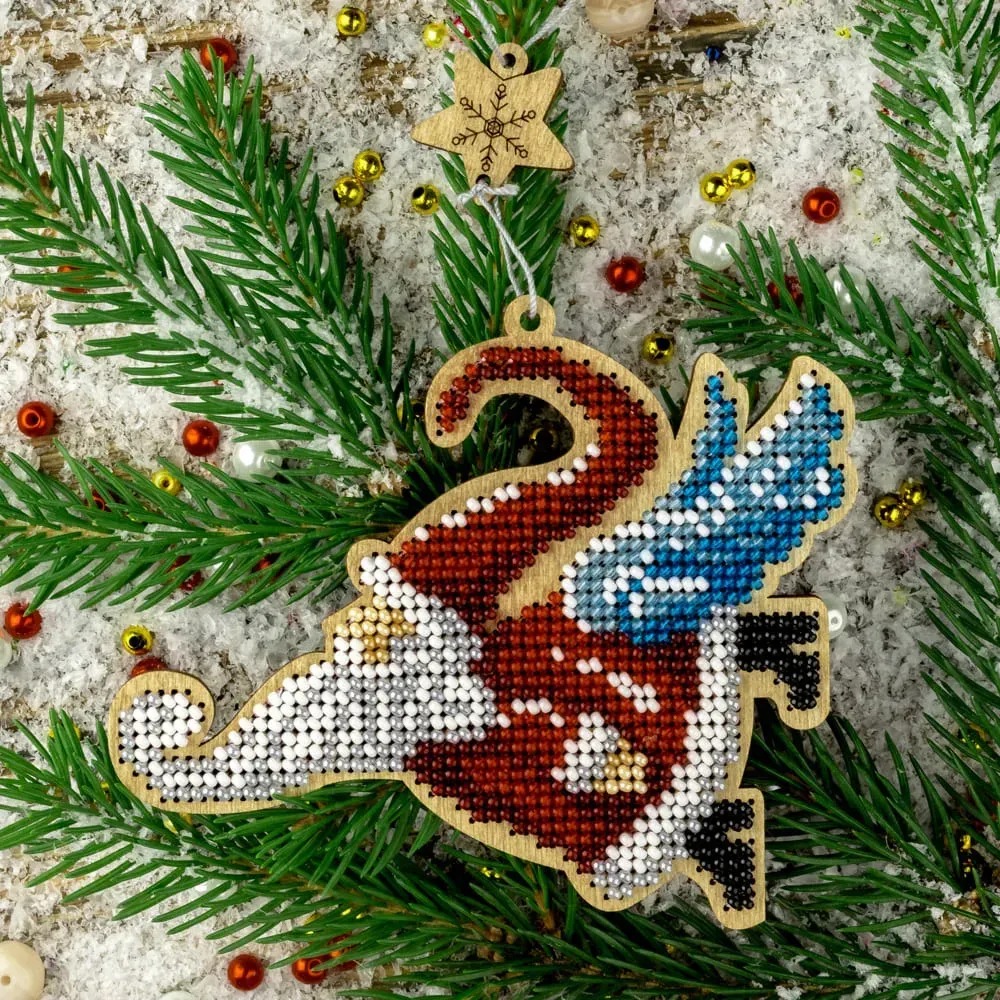 Flying Santa - Christmas Ornament Wooden Bead Kit, zoomed in. Select this picture to zoom back out.