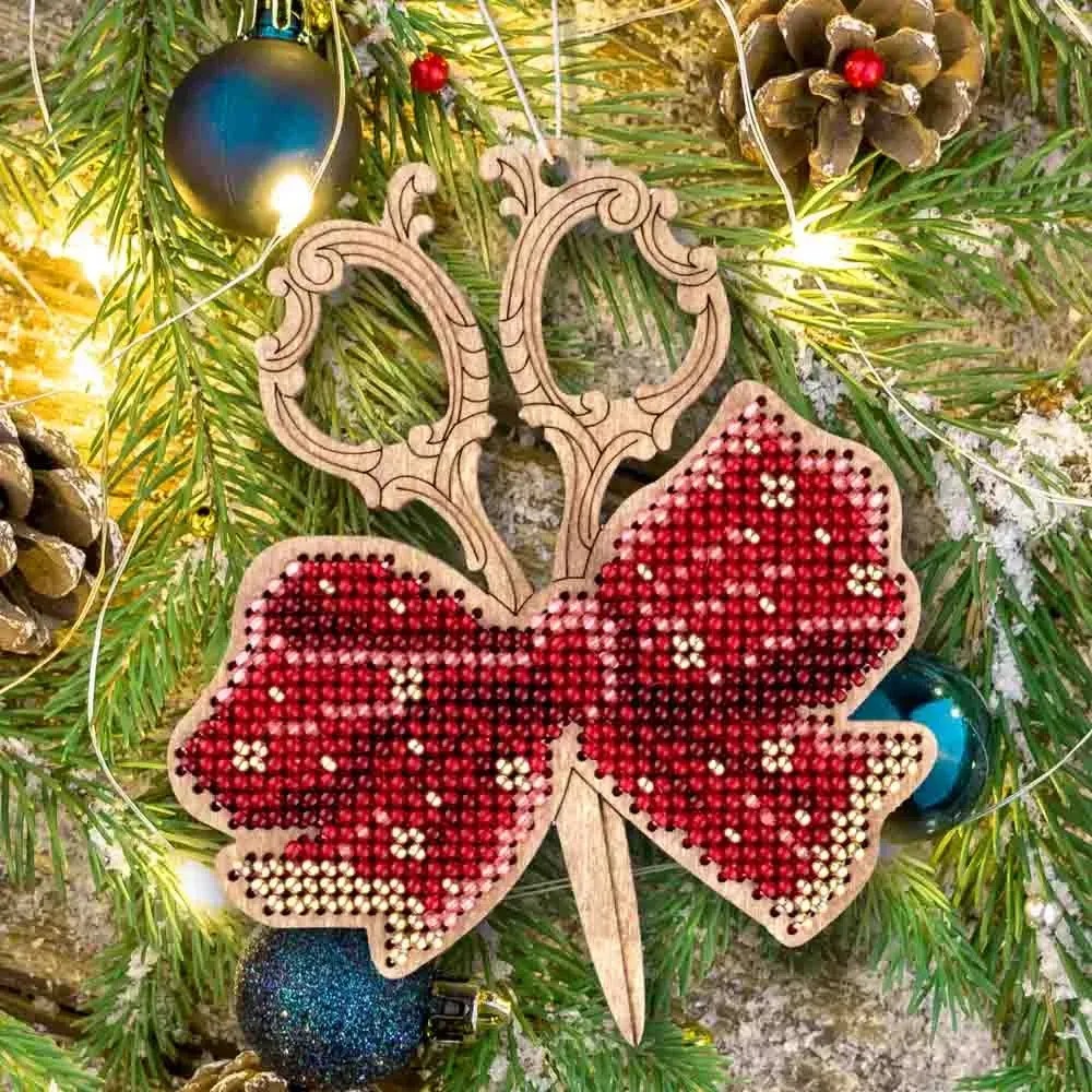Scissors with Bow - Christmas Ornament Wooden Bead Kit, zoomed in. Select this picture to zoom back out.