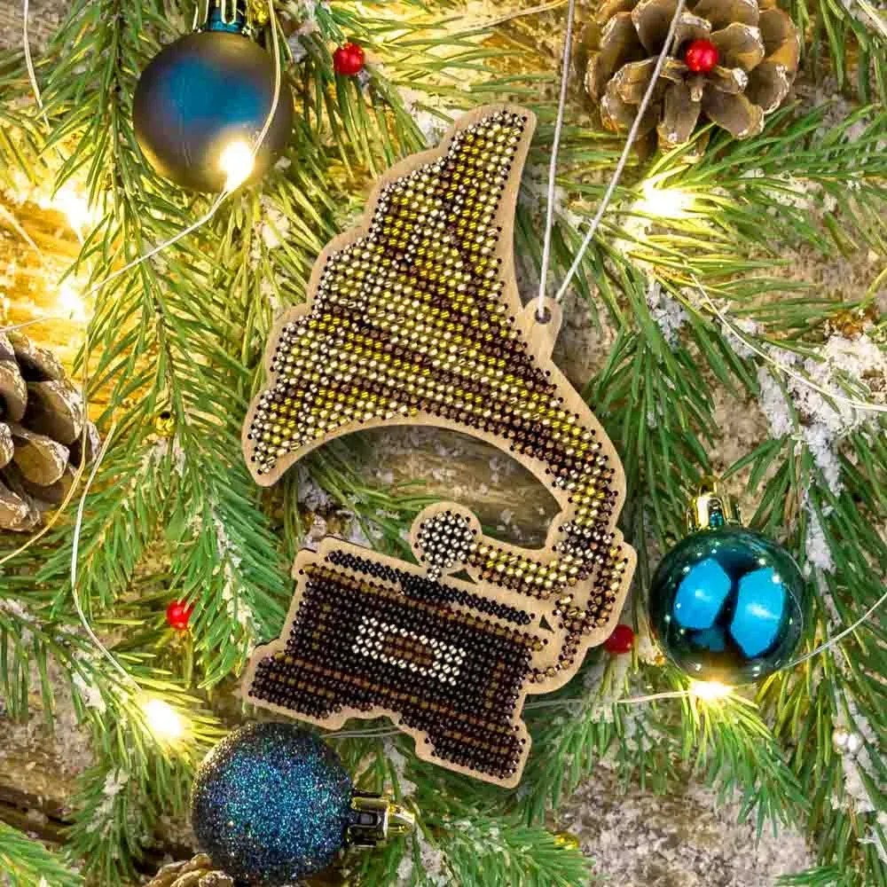 Vintage Gramophone - Christmas Ornament Wooden Bead Kit, zoomed in. Select this picture to zoom back out.