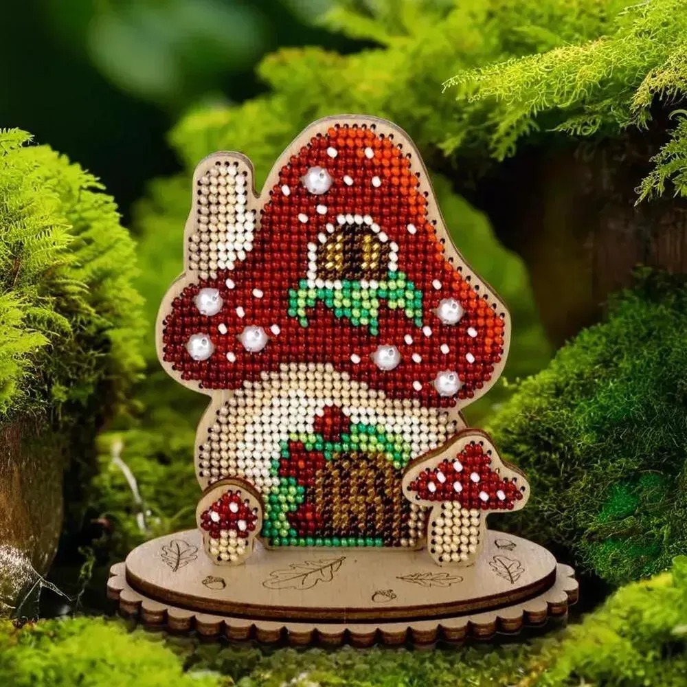 Toadstool House - Ornament Wooden Bead Kit, zoomed in. Select this picture to zoom back out.