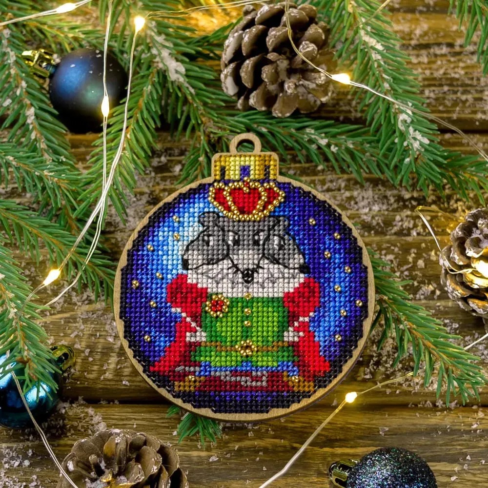 Rat King Christmas Ornament - Cross Stitch Kit, zoomed in. Select this picture to zoom back out.