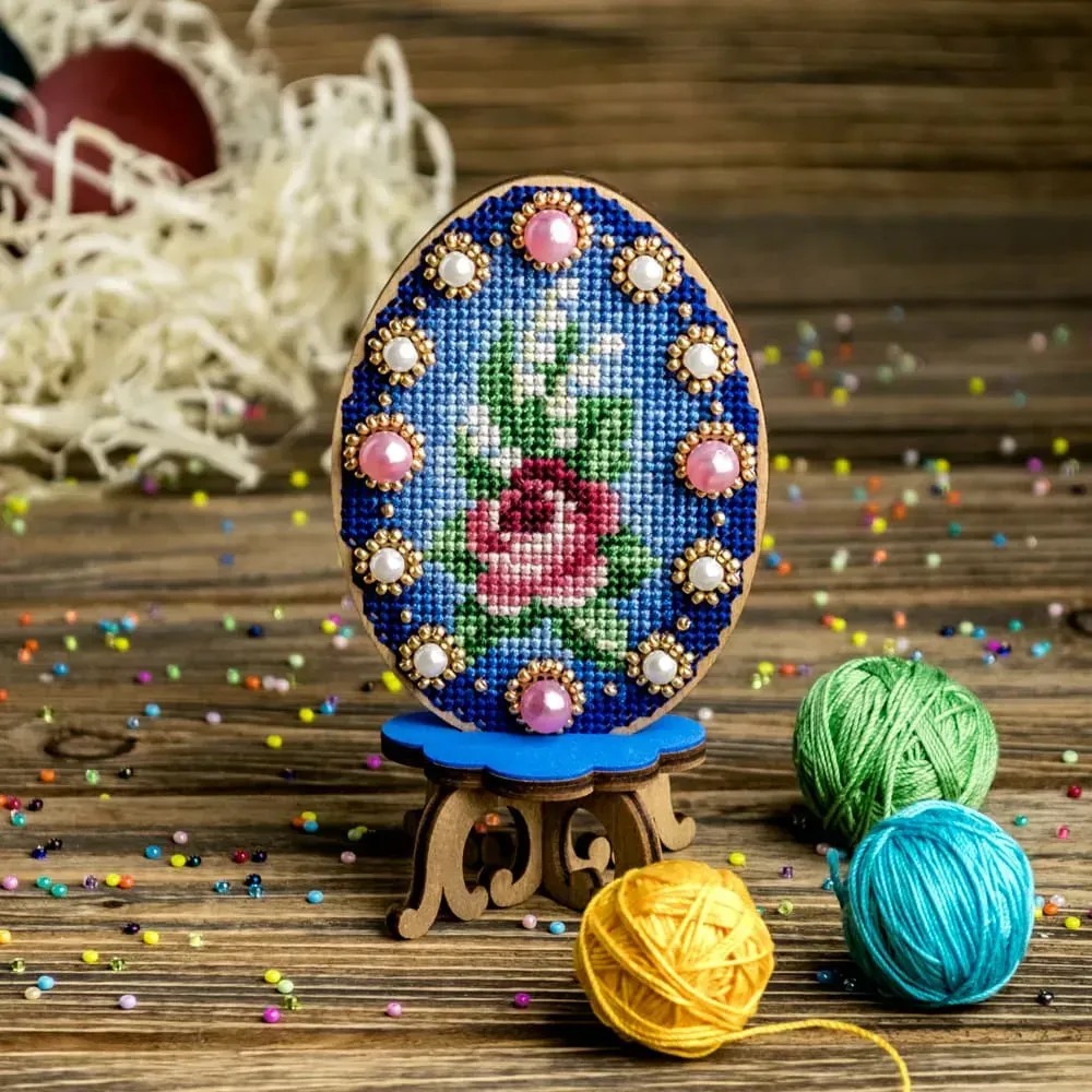 Easter Egg - 033 - Cross Stitch Kit, zoomed in. Select this picture to zoom back out.