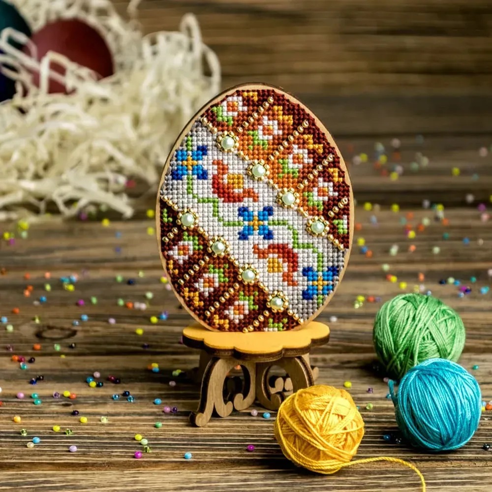 Easter Egg - 034 - Cross Stitch Kit, zoomed in. Select this picture to zoom back out.