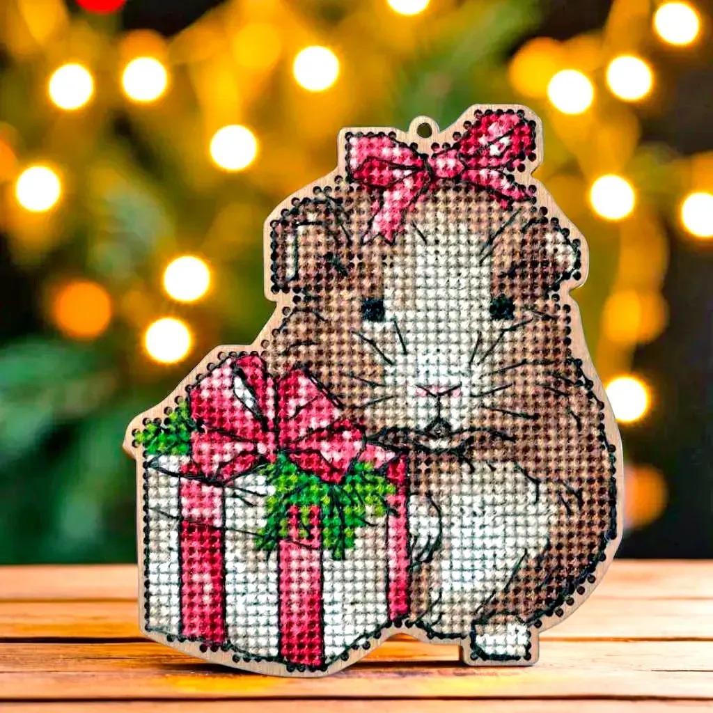 Christmas Hamster Ornament - Cross Stitch Kit, zoomed in. Select this picture to zoom back out.