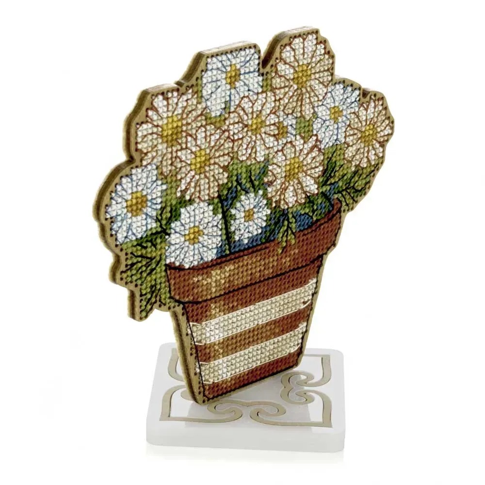 Daisies - Cross Stitch Kit, different perspective #1, zoomed in. Select this picture to zoom back out.
