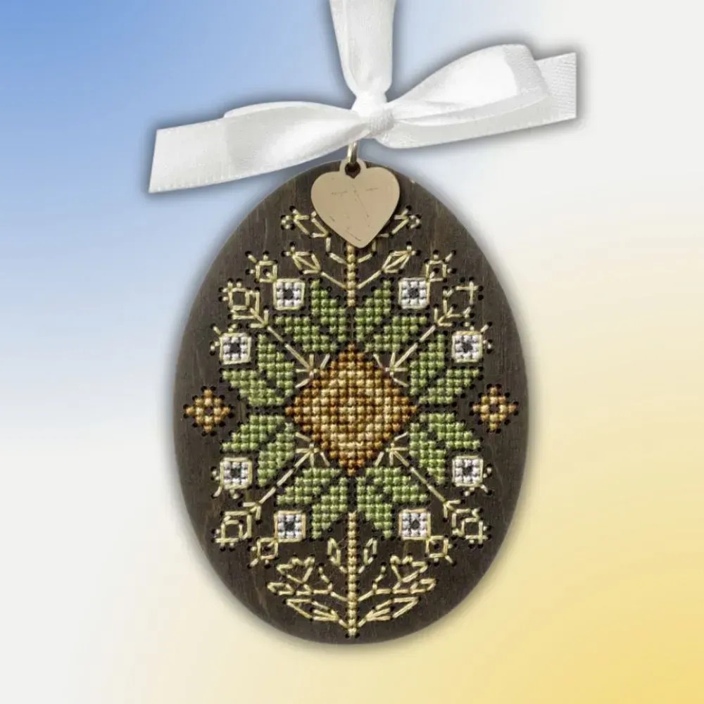Easter Egg - 106 - Cross Stitch Kit, zoomed in. Select this picture to zoom back out.