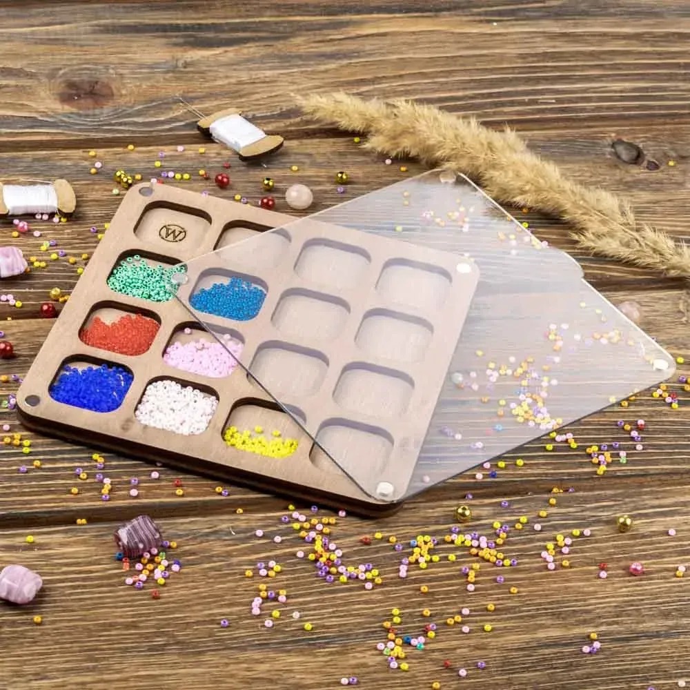Square Bead Organizer Box With Clear Lid, zoomed in. Select this picture to zoom back out.