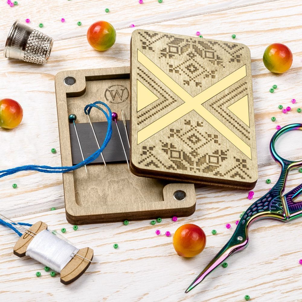 Geometric - Magnetic Rectangular Needle Case , zoomed in. Select this picture to zoom back out.