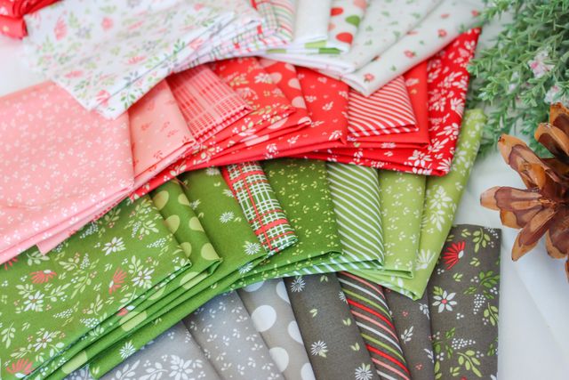 Favorite Things Evergreen - Chamomile Ditsy - Quilt Fabric
