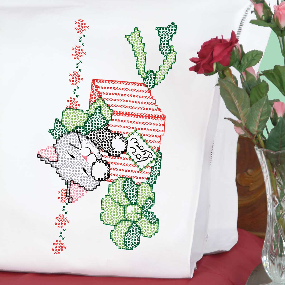 Christmas Kitty - Perle Edge Pillowcase - Embroidery Kit, zoomed in. Select this picture to zoom back out.