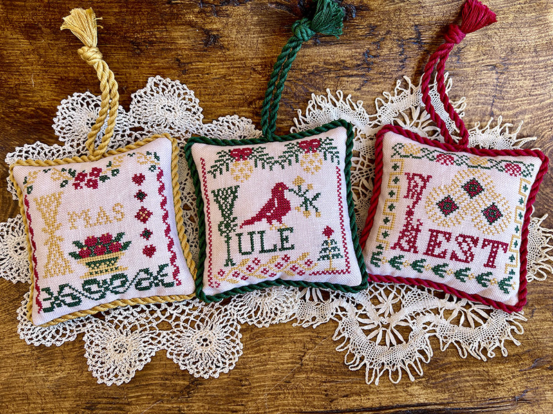 Vintage Christmas Alphabet 11 - Cross Stitch Pattern