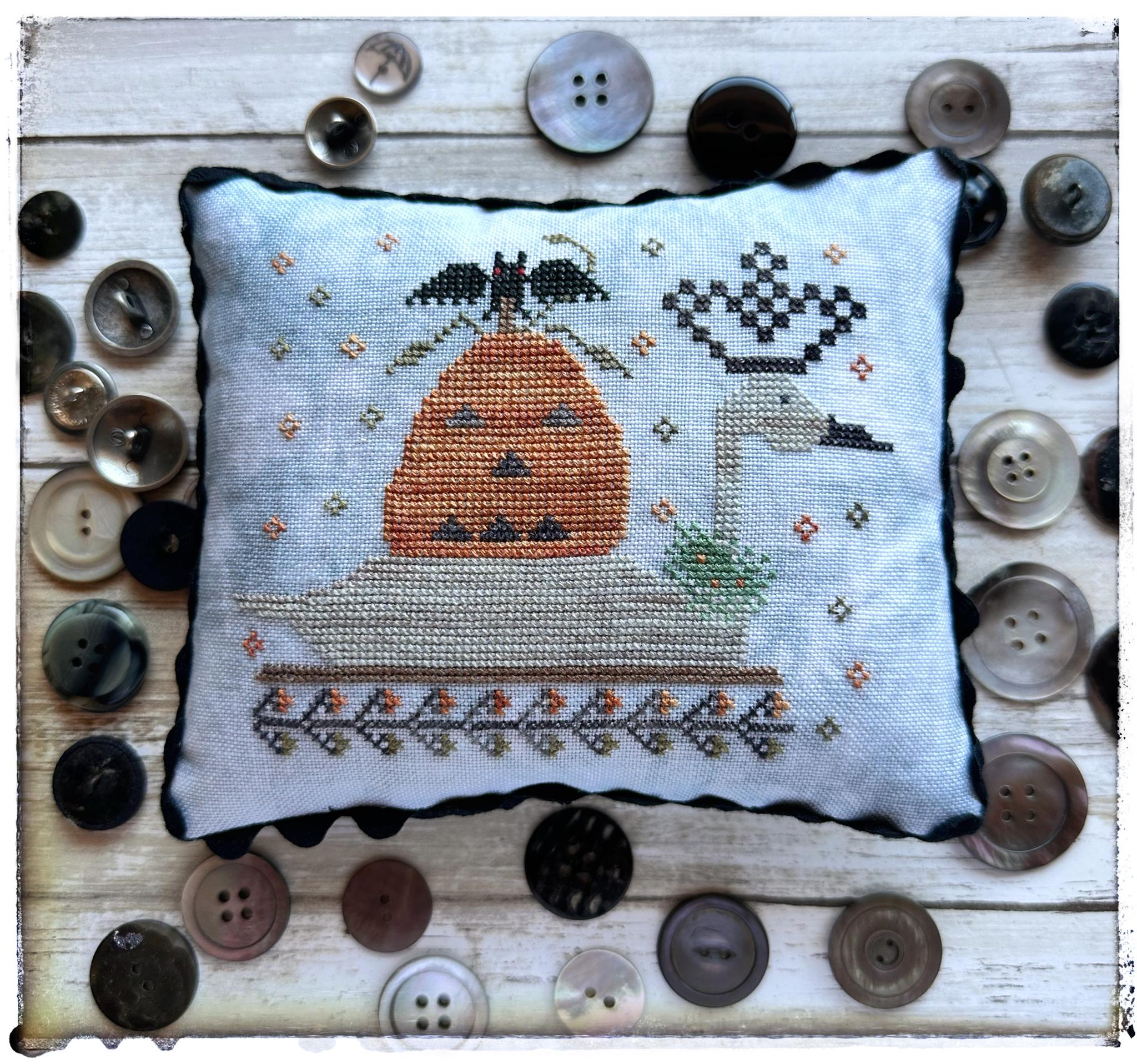Halloween Swan - Cross Stitch Pattern
