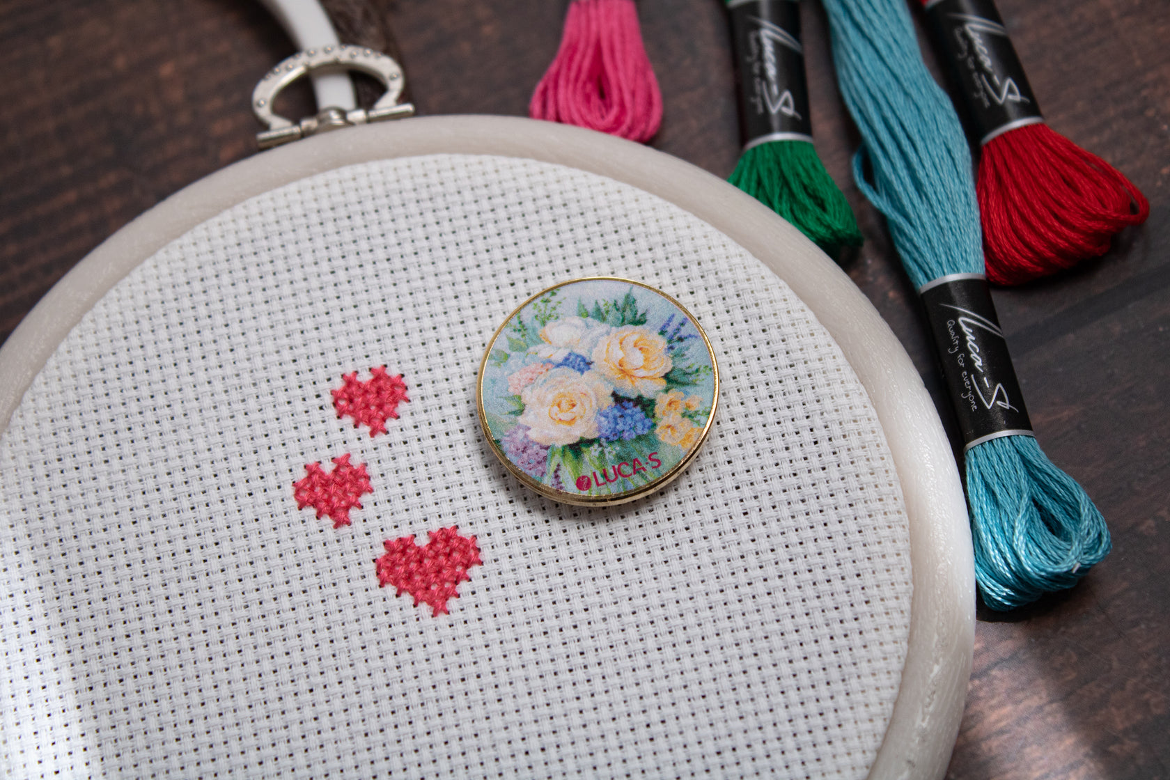 Floral Bouquet - Needle Minder