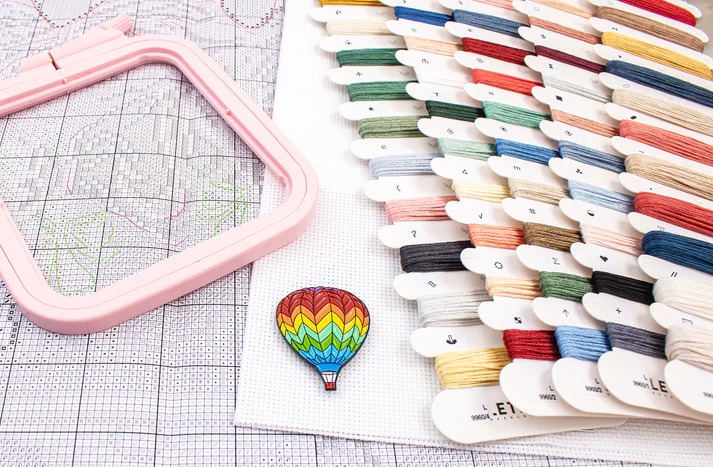 A Glimpse of Wonderland - Cross Stitch Kit 