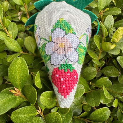 Mousy's Strawberry - Cross Stitch Pattern