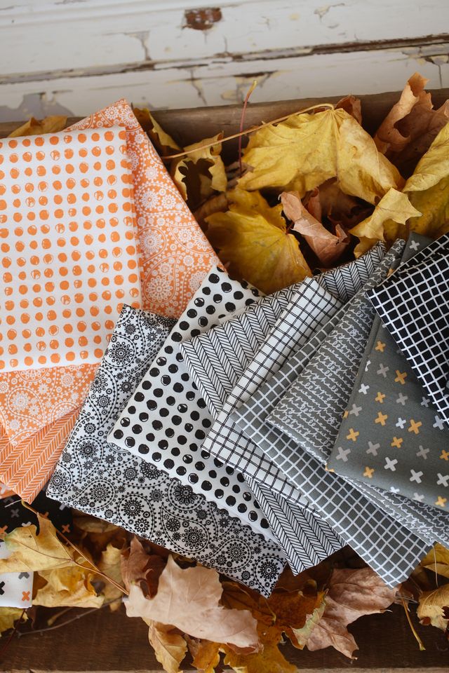 Late October Vanilla Black - Maze - Quilt Fabric