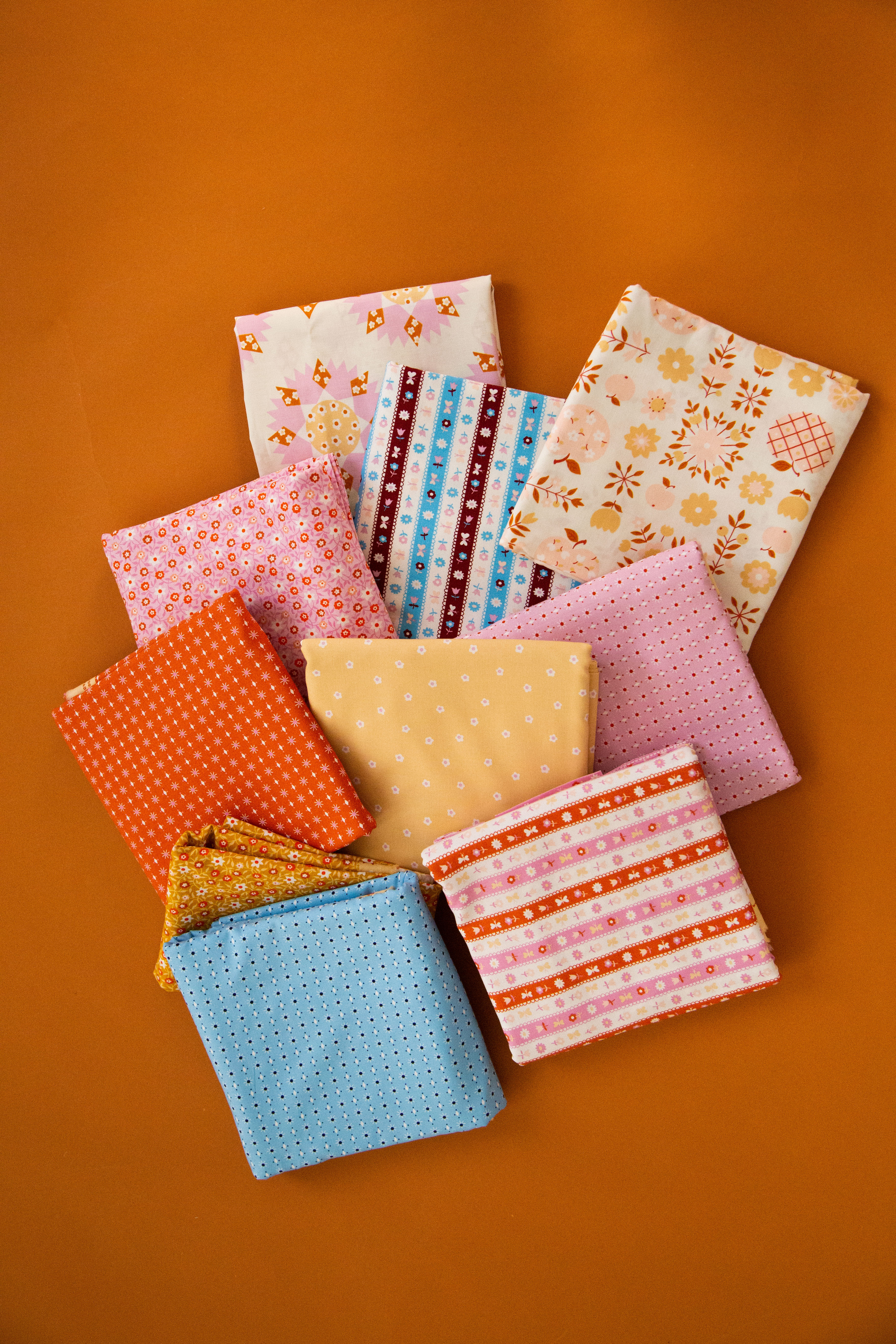 Lil Calico Apples Cream Soda - Quilt Fabric