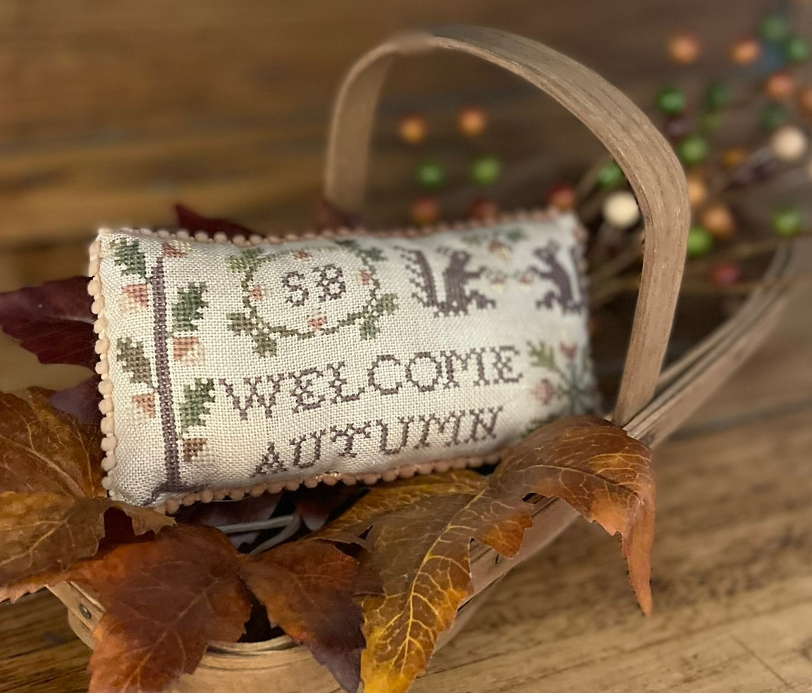 Welcome Autumn Pillow - Cross Stitch Pattern