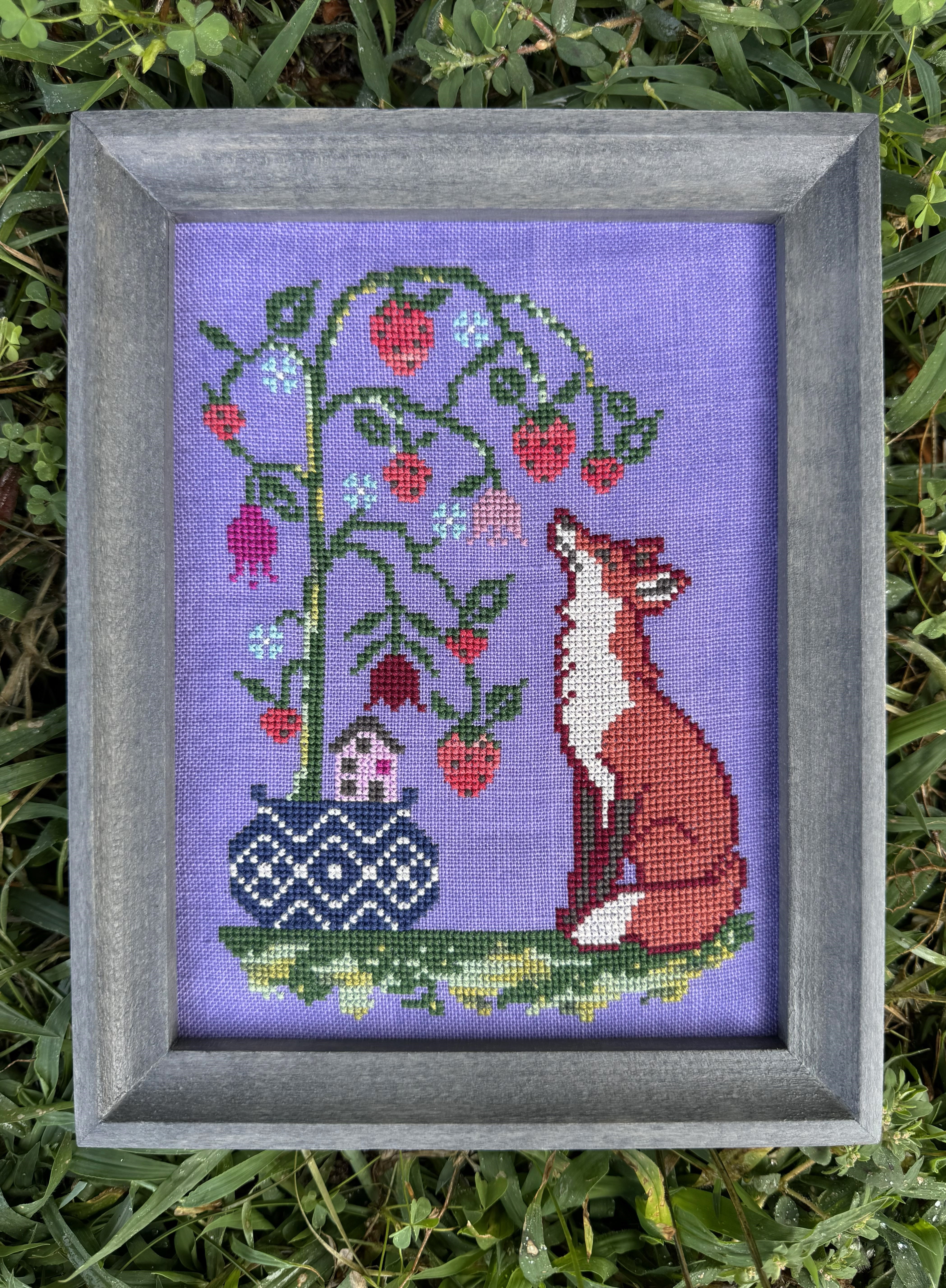 Strawberry Sleuth - Cross Stitch Pattern, zoomed in. Select this picture to zoom back out.