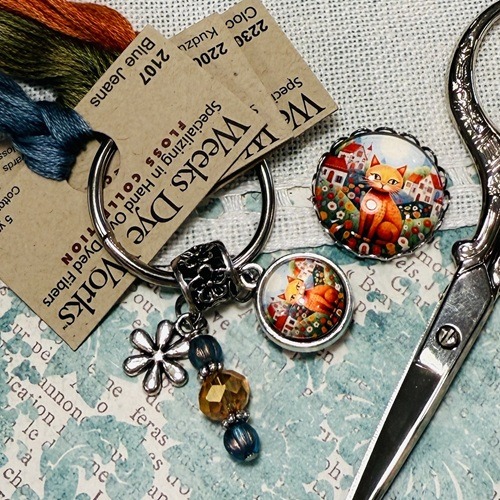 Country Cat Thread Keep and Needle Minder