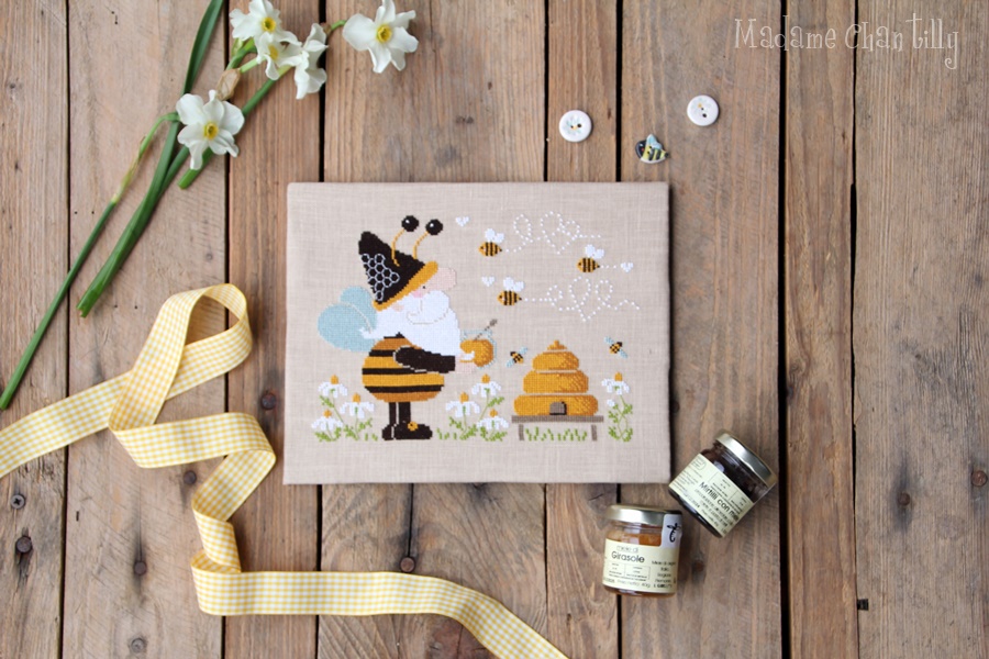 The Gnome and the Bees - Cross Stitch Pattern, zoomed in. Select this picture to zoom back out.